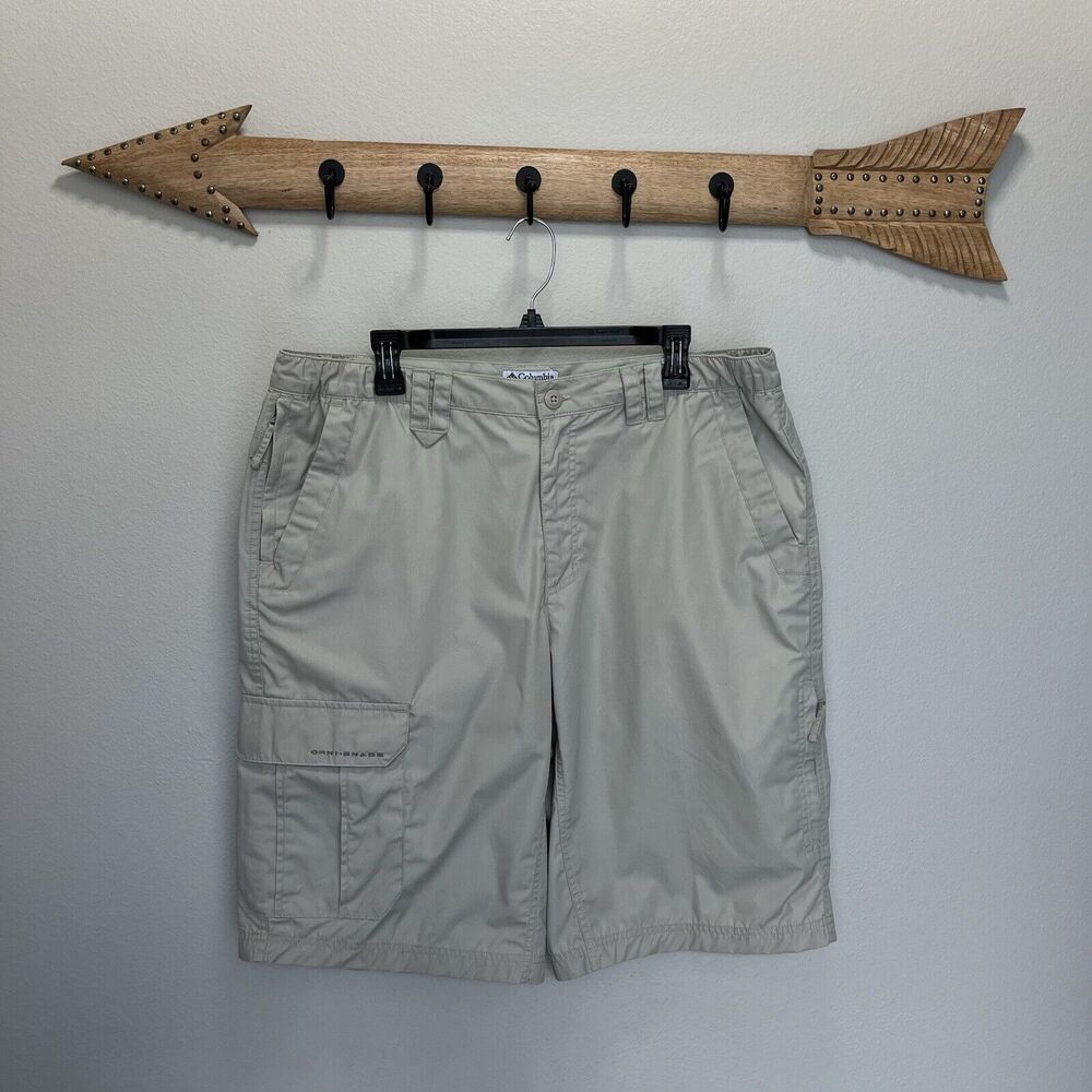 Columbia | Beige Cargo Shorts Large Men’s Zipper Pocket 12” Inseam Omnishade